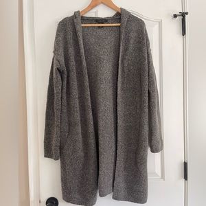 TAHARI  Long sweater cardigan with hood and pockets